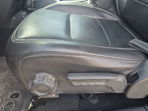 Used 2021 Jeep Wrangler Unlimited Sahara AWD/4WD image 26