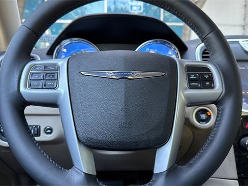 Used 2014 Chrysler 300 image 24
