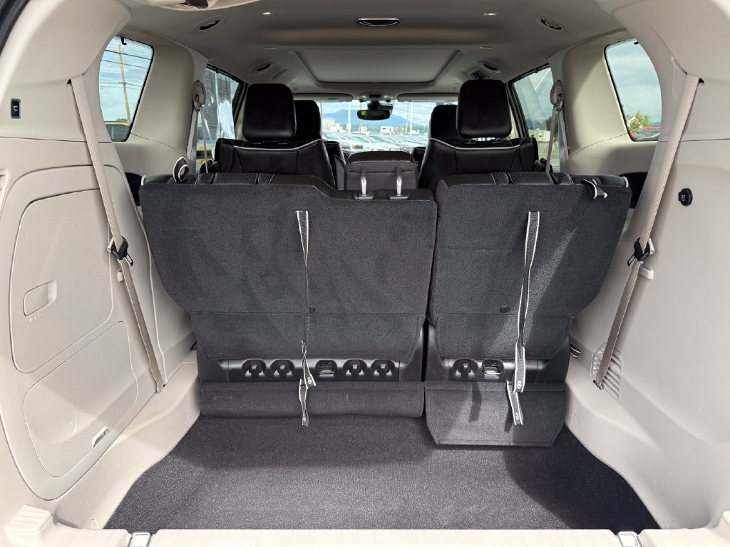 Used 2022 Chrysler Pacifica Limited w/ Uconnect Theater Family Group FWD image 12
