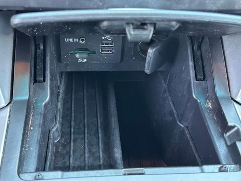 Used 2015 Ford Explorer XLT w/ Equipment Group 202B FWD image 30