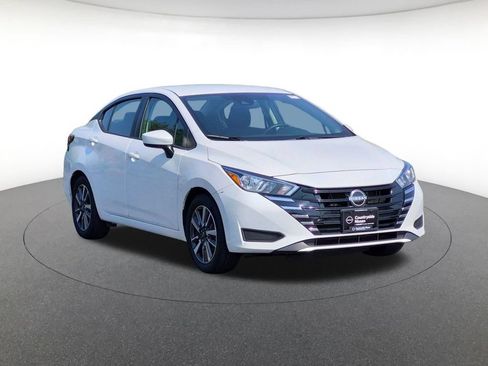 Used 2023 Nissan Versa SV FWD image 3