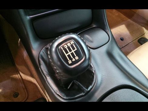 Used 2000 Chevrolet Corvette Base w/ Performance Handling Pkg image 16