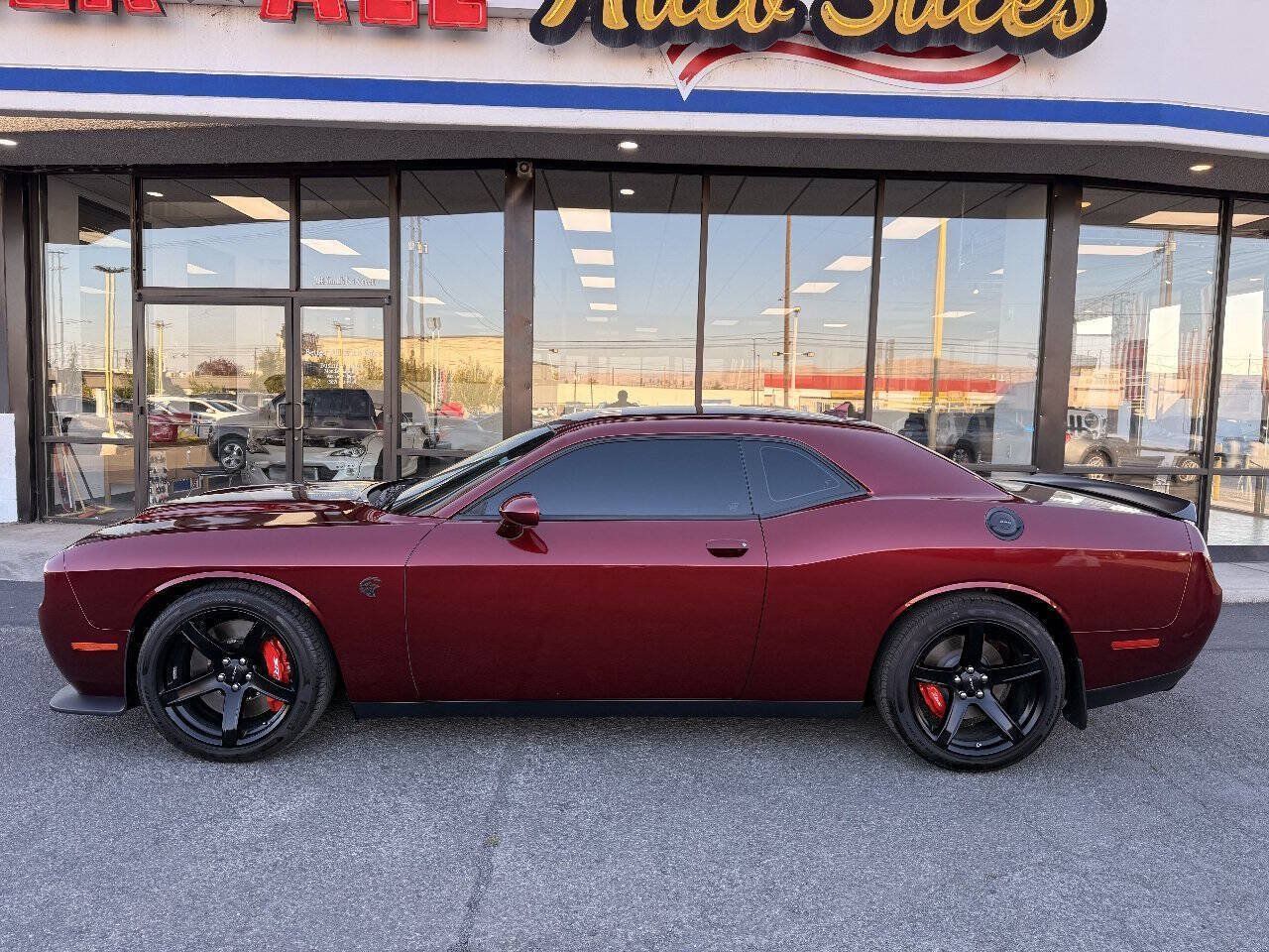 Used 2022 Dodge Challenger SRT Hellcat w/ Plus Package RWD image 2