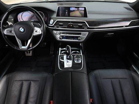Used 2019 BMW 740i w/ M Sport Package RWD image 2