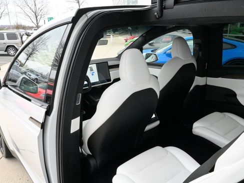 Used 2022 Tesla Model X image 31