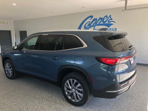 Used 2025 Buick Enclave Preferred AWD/4WD image 2
