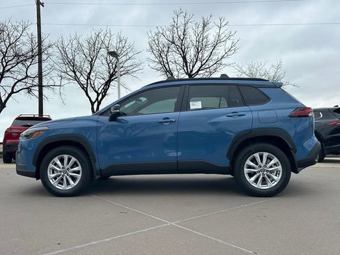 Used 2026 Toyota Corolla Cross LE image 2