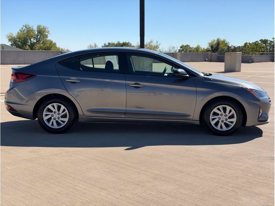 Used 2020 Hyundai Elantra SE w/ Cargo Package (C1) FWD image 9