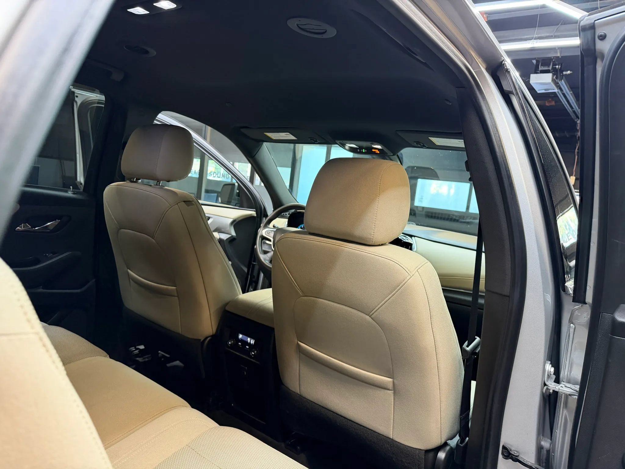 Used 2022 Chevrolet Traverse LS AWD/4WD image 27