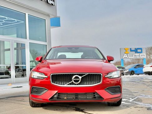 Used 2019 Volvo S60 T5 Momentum image 3