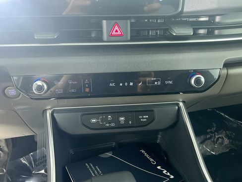 New 2026 Kia Carnival EX FWD image 23