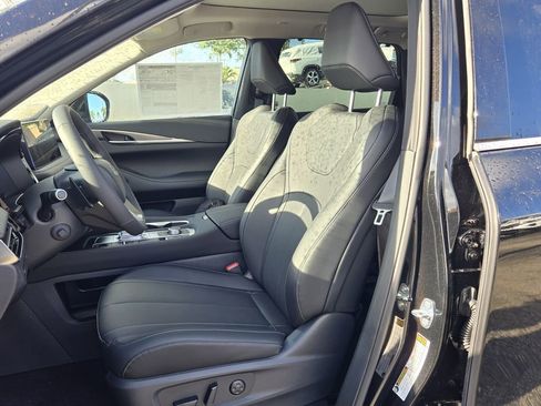 Used 2026 INFINITI QX60 Luxe w/ Cargo Package FWD image 12