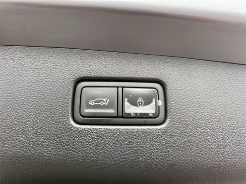 Certified 2022 Genesis GV70 2.5T w/ Cargo Package image 8