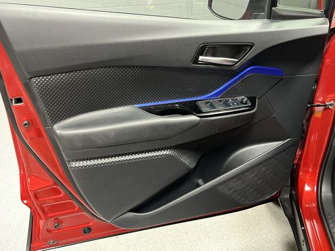 Used 2022 Toyota C-HR XLE FWD image 14