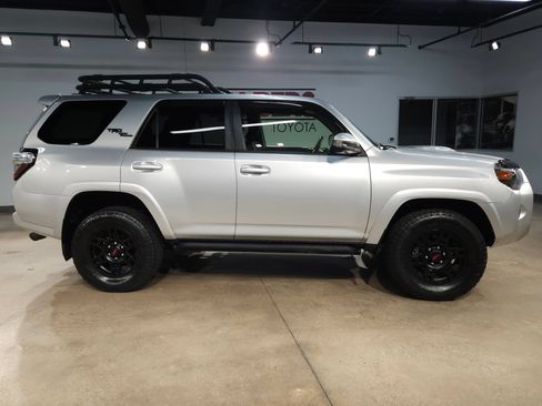 Used 2022 Toyota 4Runner TRD Off-Road Premium AWD/4WD image 8