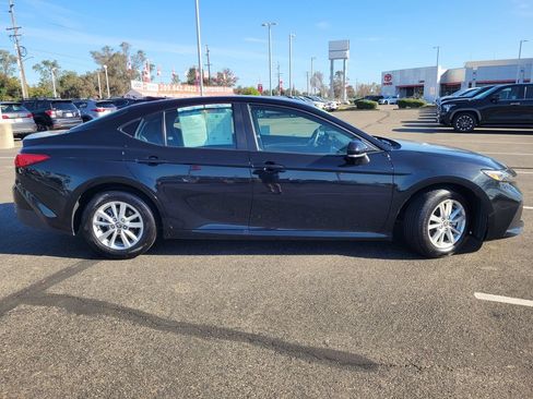 Used 2025 Toyota Camry LE FWD image 3