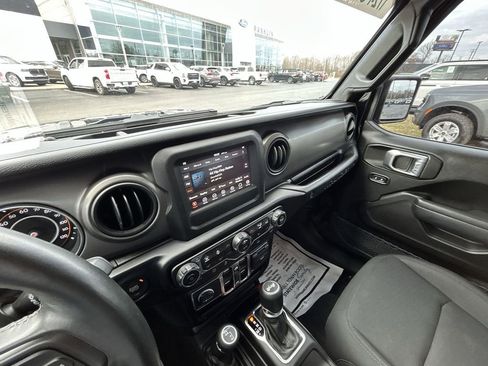 Used 2021 Jeep Wrangler Unlimited Sport AWD/4WD image 12