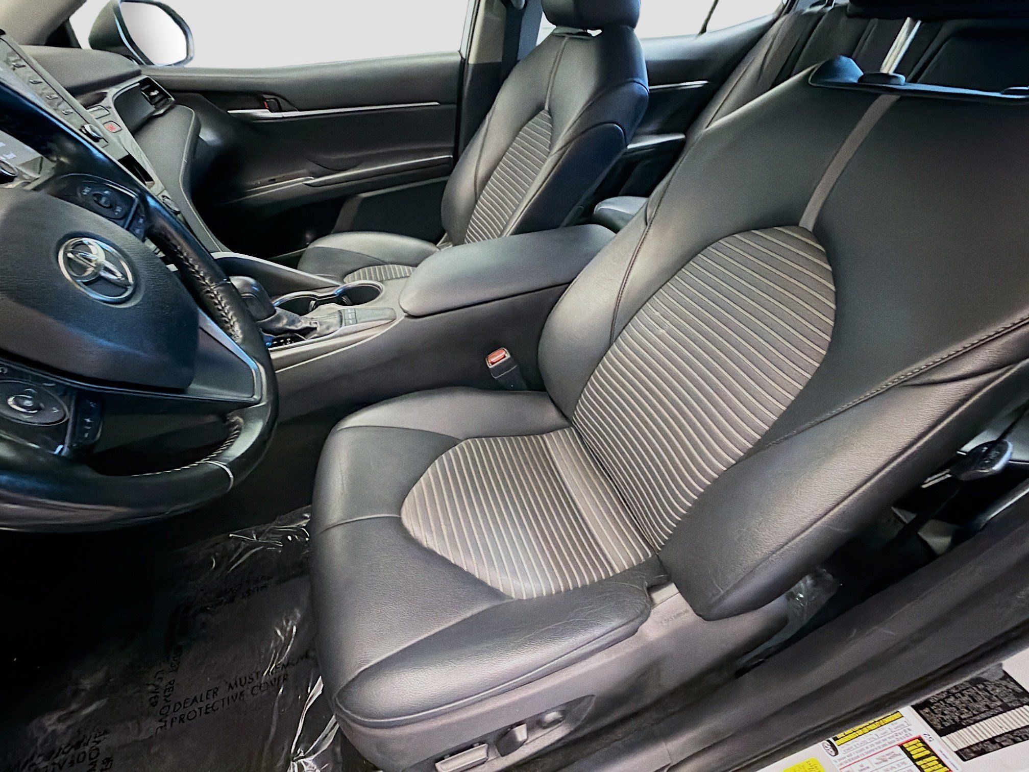 Used 2022 Toyota Camry SE FWD image 11