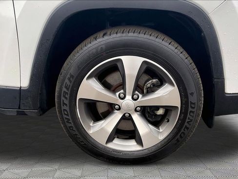 Used 2022 Jeep Cherokee Limited image 35