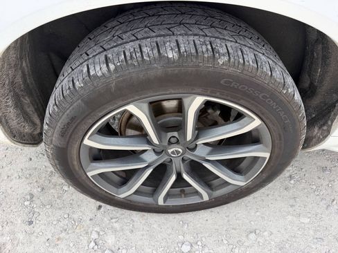 Used 2016 Volvo XC90 T6 Momentum w/ Momentum Plus Package AWD/4WD image 11