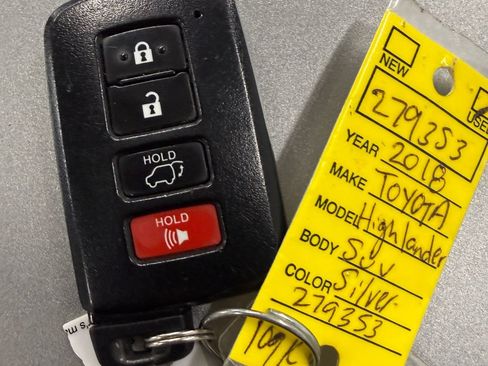 Used 2018 Toyota Highlander SE FWD image 26