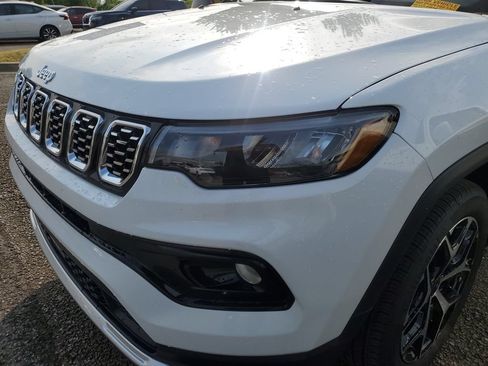 Used 2025 Jeep Compass Limited AWD/4WD image 6