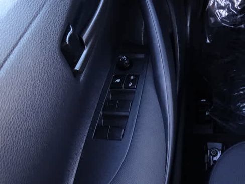Used 2025 Toyota Corolla LE image 38