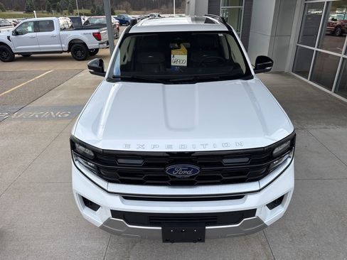 Used 2025 Ford Expedition Platinum w/ Driver's Package image 12