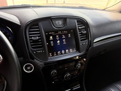 Used 2016 Chrysler 300 S RWD image 36