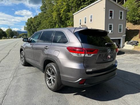 Used 2019 Toyota Highlander LE image 7