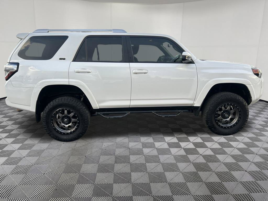 Used 2016 Toyota 4Runner SR5 AWD/4WD image 10