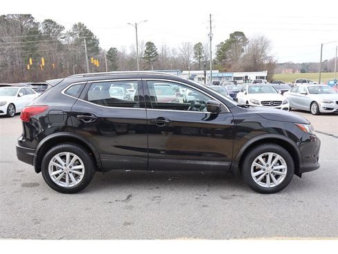 Used 2018 Nissan Rogue Sport SV image 8