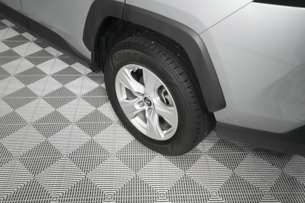 Used 2019 Toyota RAV4 XLE AWD/4WD image 8