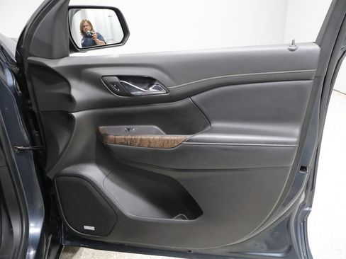 Used 2020 GMC Acadia Denali w/ Technology Package AWD/4WD image 23