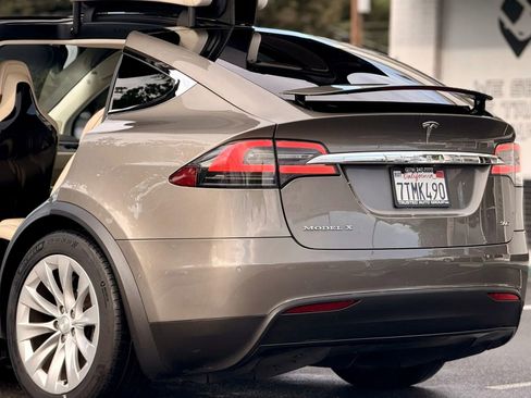 Used 2016 Tesla Model X 90D image 7