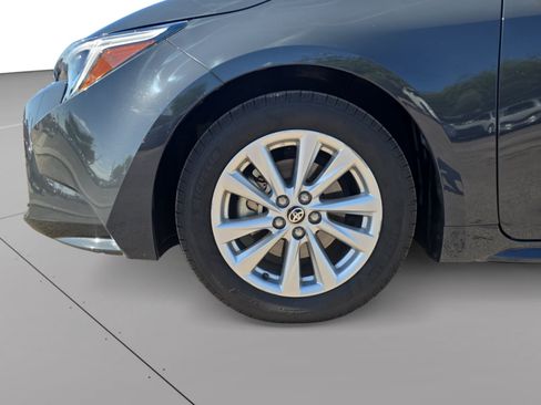 Used 2025 Toyota Corolla LE w/ LE Premium Package FWD image 9