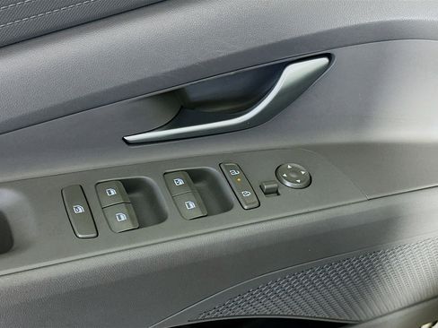 Used 2024 Hyundai Elantra SEL image 15