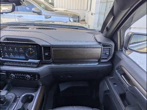 Used 2024 Chevrolet Silverado 1500 High Country w/ Technology Package image 4