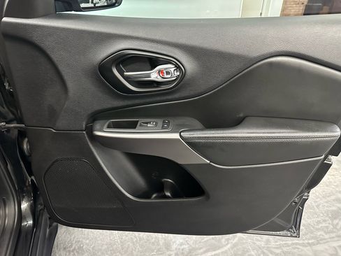 Used 2022 Jeep Cherokee Latitude Lux w/ Sun & Sound Group image 13