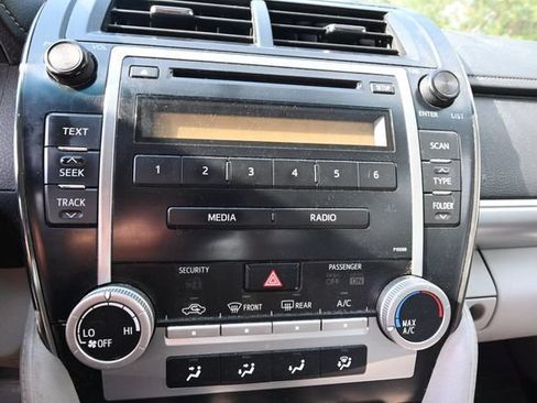 Used 2012 Toyota Camry FWD image 10