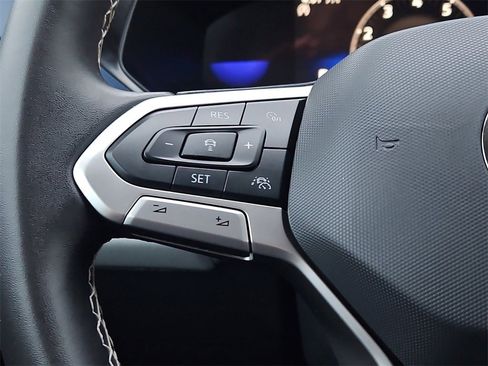 Used 2024 Volkswagen Taos SE image 23