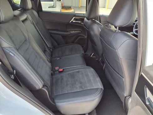 Used 2024 Mitsubishi Outlander SE FWD image 10