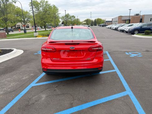 Used 2016 Ford Focus SE FWD image 6
