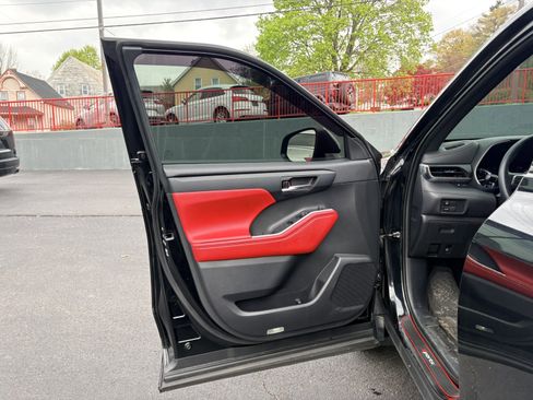 Used 2021 Toyota Highlander XSE AWD/4WD image 11