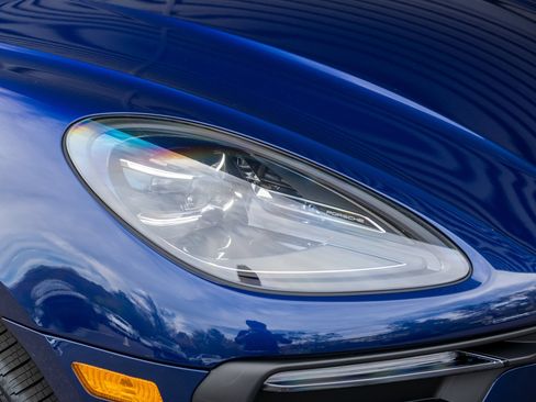 Certified 2026 Porsche Macan AWD/4WD image 34