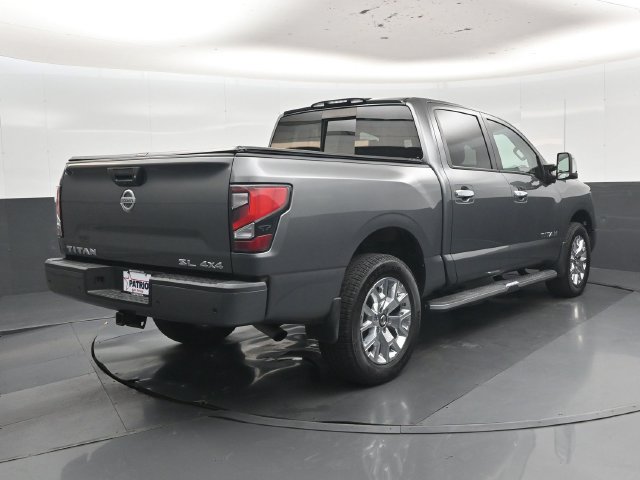 Used 2021 Nissan Titan SL w/ Moonroof Package AWD/4WD image 3