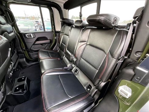 Used 2022 Jeep Gladiator Rubicon w/ Cold Weather Group image 14