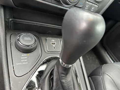 Used 2020 Jeep Cherokee Limited AWD/4WD image 14