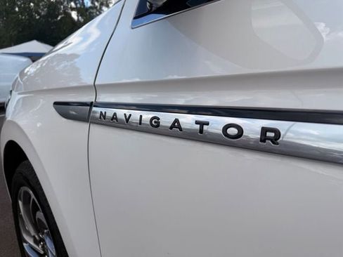 Used 2025 Lincoln Navigator Reserve AWD/4WD image 35