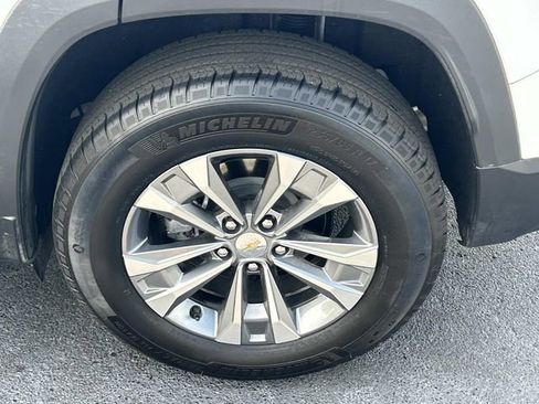 Used 2025 Chevrolet Equinox LT AWD/4WD image 13